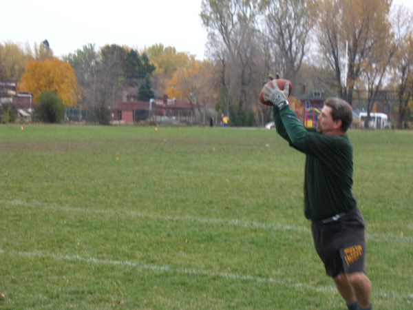 9066-bmtfl-keystorm-dejong-catching-nov05-2005