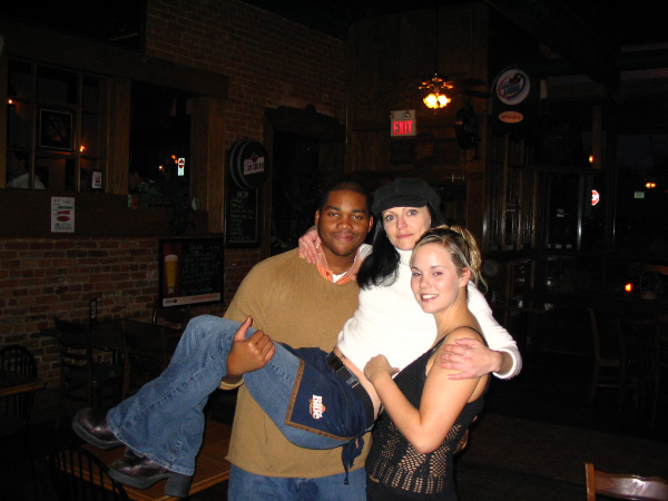 9150-bmtfl-holding-waitress-nov05-2005