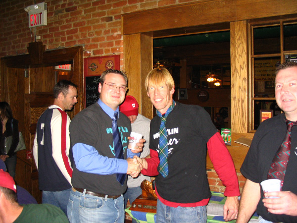 9194-bmtfl-boot-winner-shaking-outgoing-pres-hand-nov05-2005
