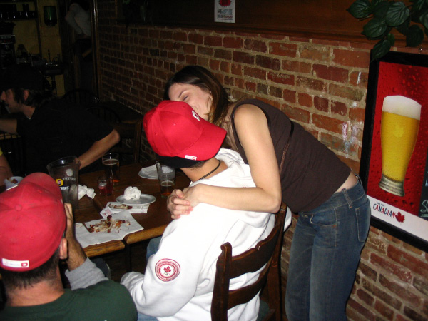 9224-bmtfl-keystorm-party-kissing-nov05-2005