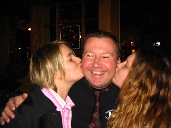 9238-bmtfl-leigh-getting-kisses-nov05-2005