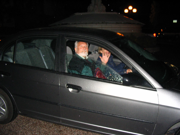 9265-bmtfl-wife-picking-up-lush-nov05-2005