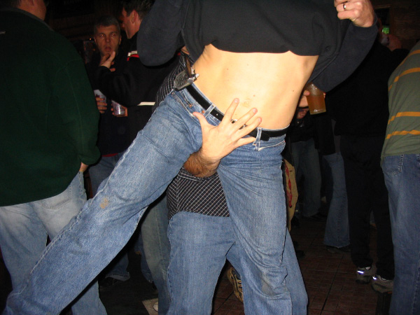 4571-bmtfl-party-000-nov18-2006