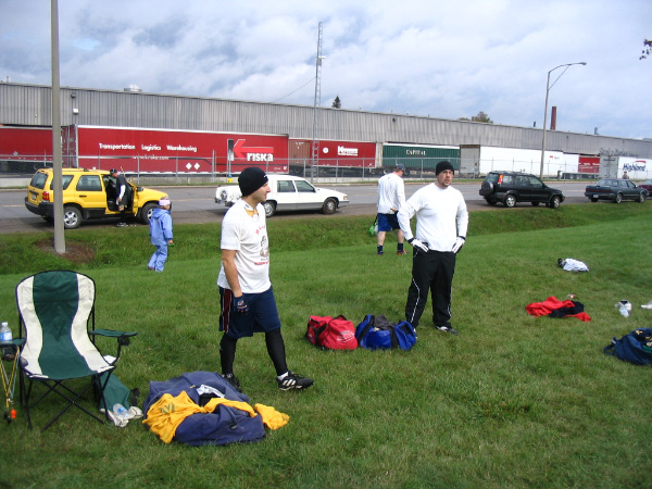 3642-bmtfl-willyfish-sidelines-oct01-2006