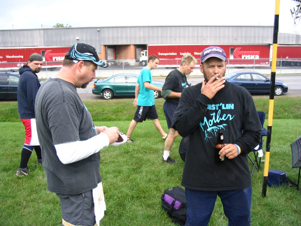 3649-bmtfl-mothers-have-cake-and-eat-it-too-oct01-2006