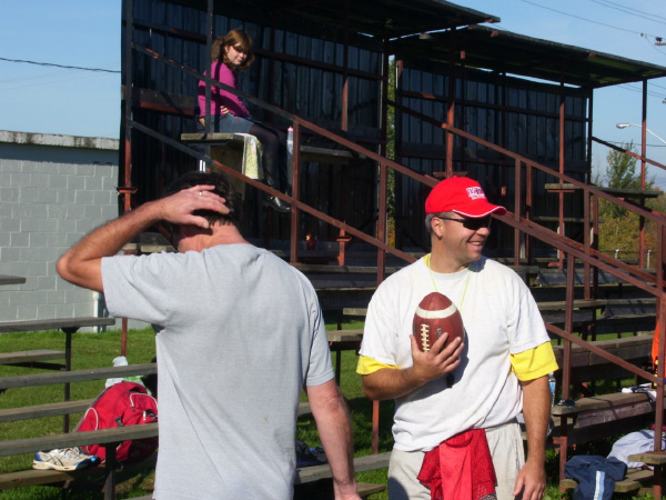 100_0832-bmtfl-toolmen-on-sidelines-oct08-2006