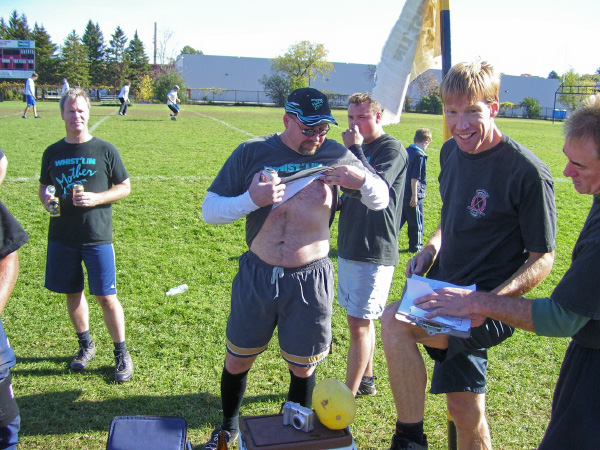 100_0912-bmtfl-leigh-preparing-for-mardi-gras-oct08-2006