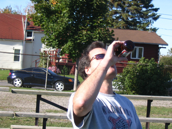 3804-bmtfl-steve-bell-downing-a-cold-one-oct08-2006