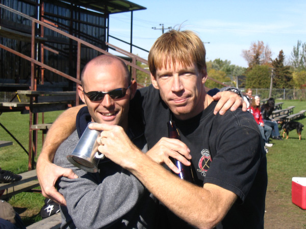 3854-bmtfl-sharing-the-beer-oct08-2006