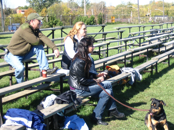 3877-bmtfl-engrossed-in-the-action-oct08-2006