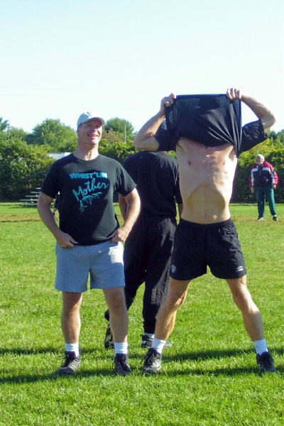 bmtfl0624-topless-flashing-mother-sep09-2006